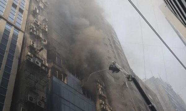7 persona humbin jetën dhe mbi dhjetëra të plagosur nga një shpërthim në ndërtesë