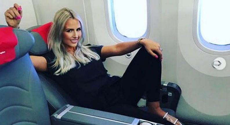 Nëna ‘e keqe’ vetë udhëton si VIP, fëmijët ia lë burrit në pjesën tjetër të aeroplanit