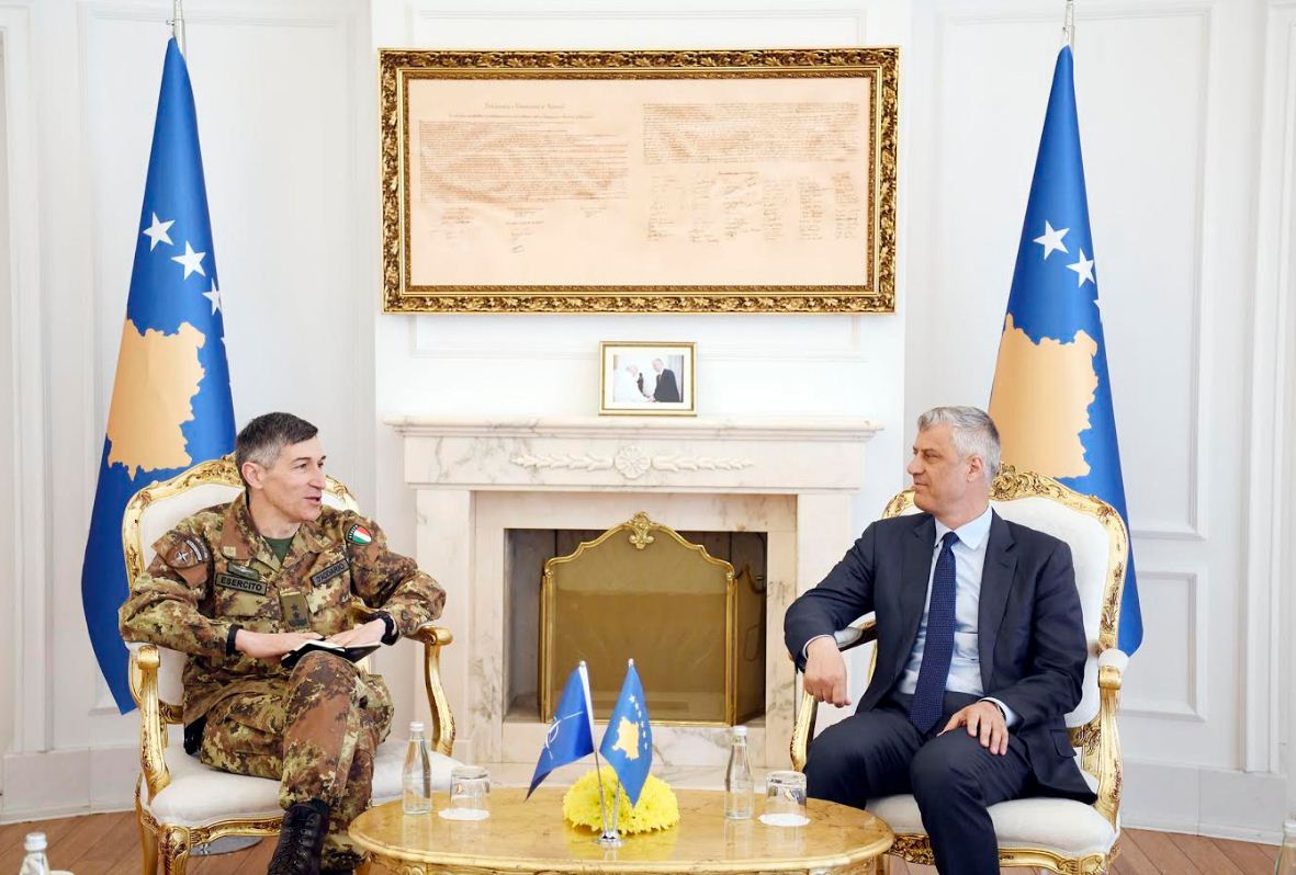 Presidenti Thaçi takohet me komandantin e KFOR-it, flasin për gjendjen e sigurisë