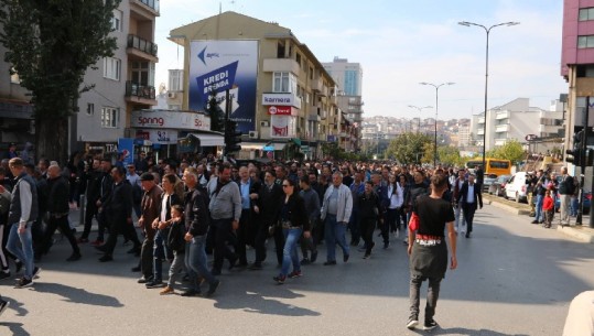 Sot protestohet në Kosovë