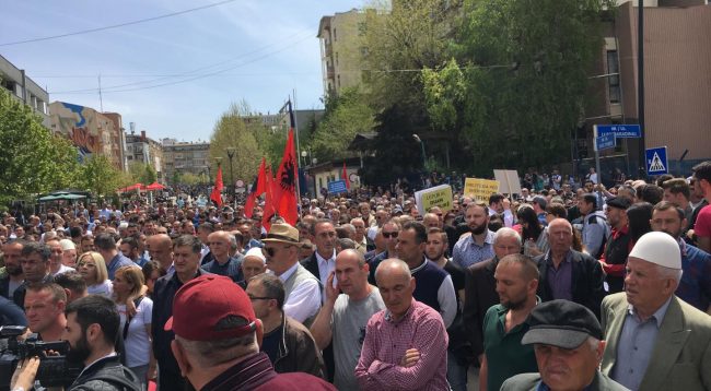 Nis protesta e Vetëvendosjes kundër Lumezit