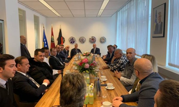 Thaçi lajmërohet nga Berlini: Duhet të bëjmë më shumë për diasporën