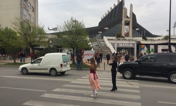 Me performanca vetëdijesimi për viktimat në komunikacion