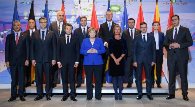 Mbyllen punimet e Samitit të Berlinit, kjo është fotografia e përbashkët e liderëve të Ballkanit me Merkel dhe Macron