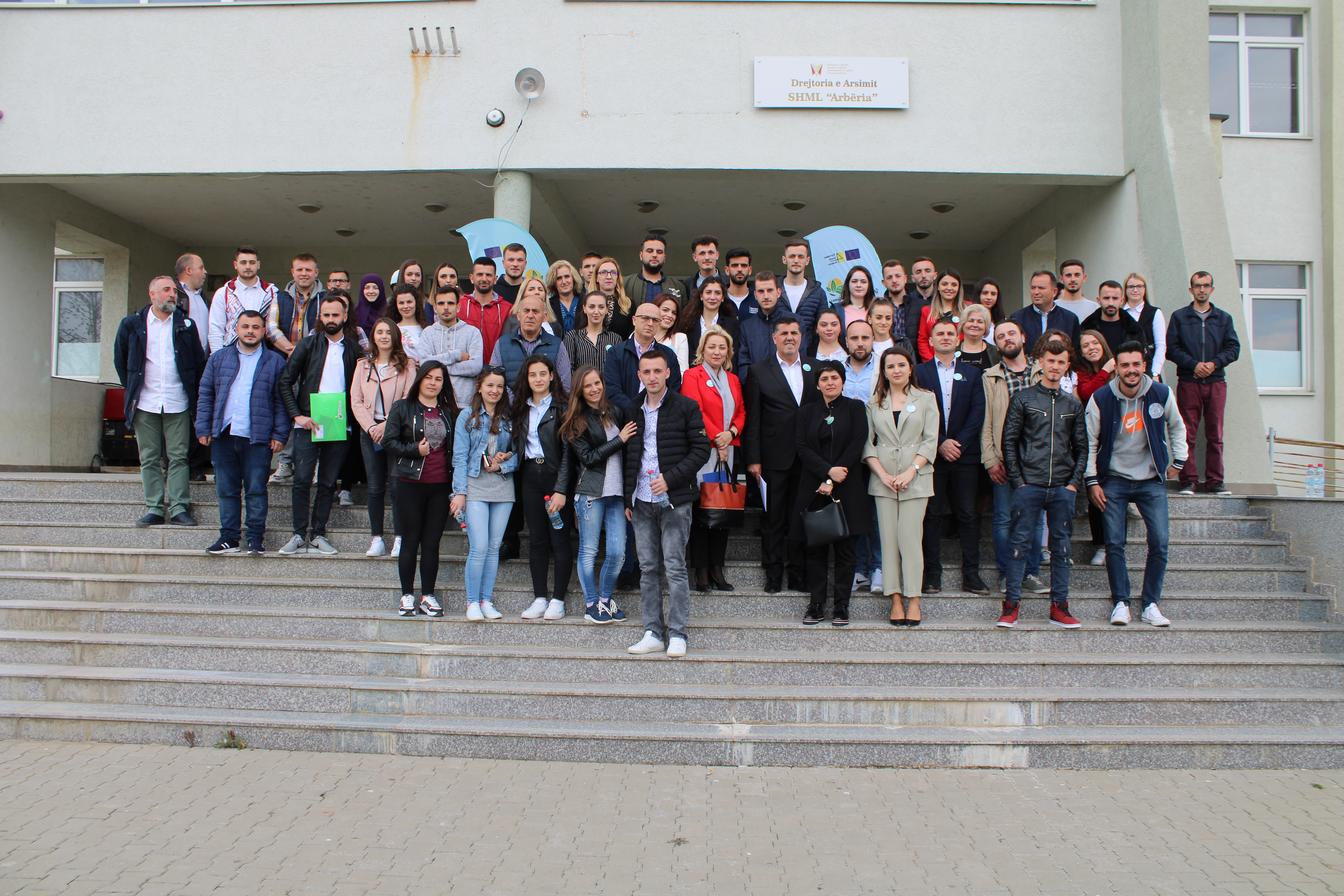 100 të rinj të Gjilanit nënshkruajnë kontrata të punës praktike me pagesë