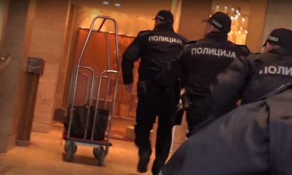 Kështu e maltretuan në Serbi politikanin nga Kosova që kundërshton Vuçiqin