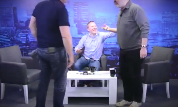 Plas sherri në një studio televizive – dy serbë gati bëhen copa për Kosovën