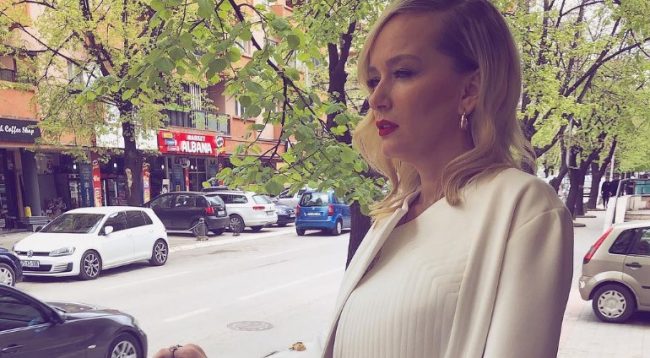 Adriana Matoshi: Shkela me makinë një djalë për ta shpëtuar vajzën që po e rrihte