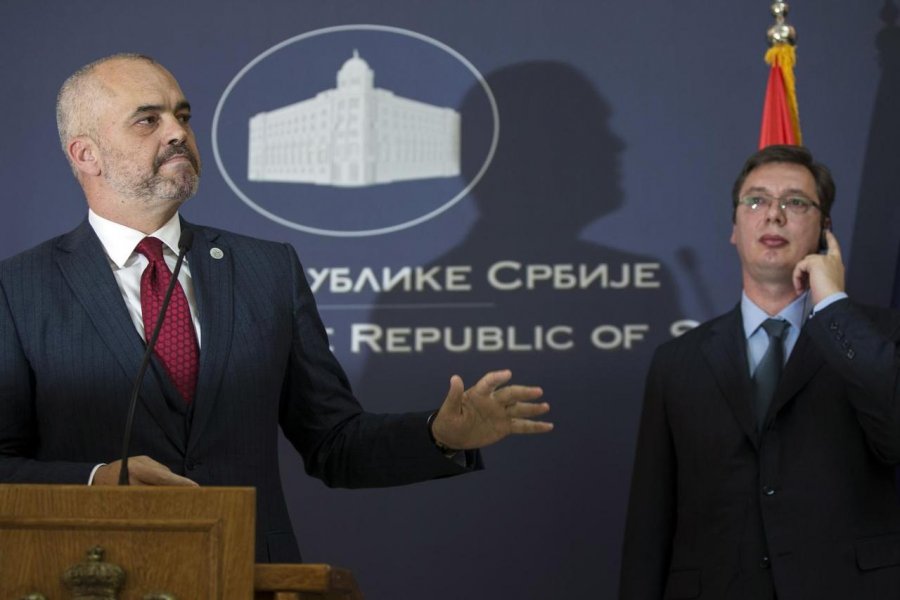 Shqipëria synon ta mbushë boshllëkun nga zbehja e përkrahjes perëndimore për Kosovën