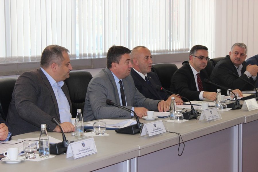 Ministri serb i Kosovës i quan shqiptarët terroristë dhe masakrën e Reçakut trillim