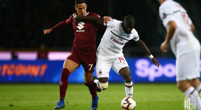 Dy persona të rëndësishëm e shikuan disfatën e Milanit ndaj Torinos