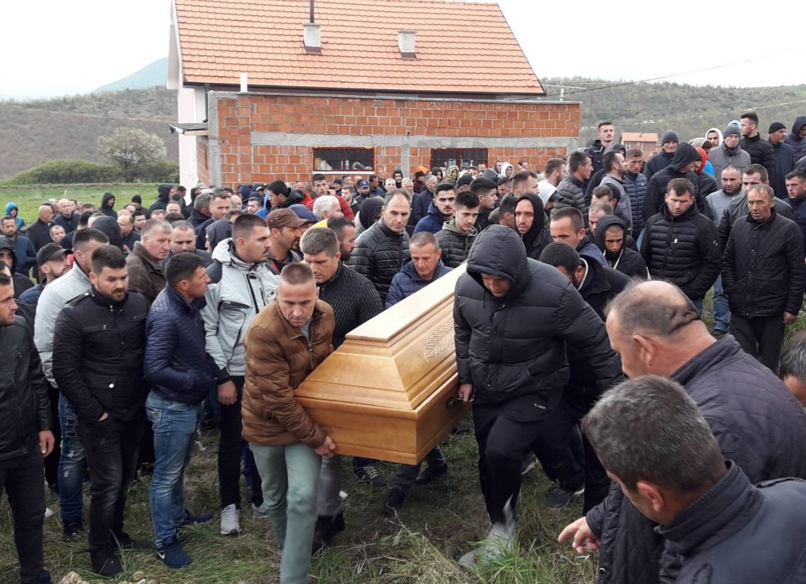 Familja e personit që humbi jetën nga shembja e hotel ‘Adriatik’ falë gjakun