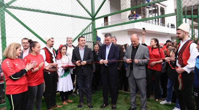 Veseli përuron fushën sportive në Kaçanik