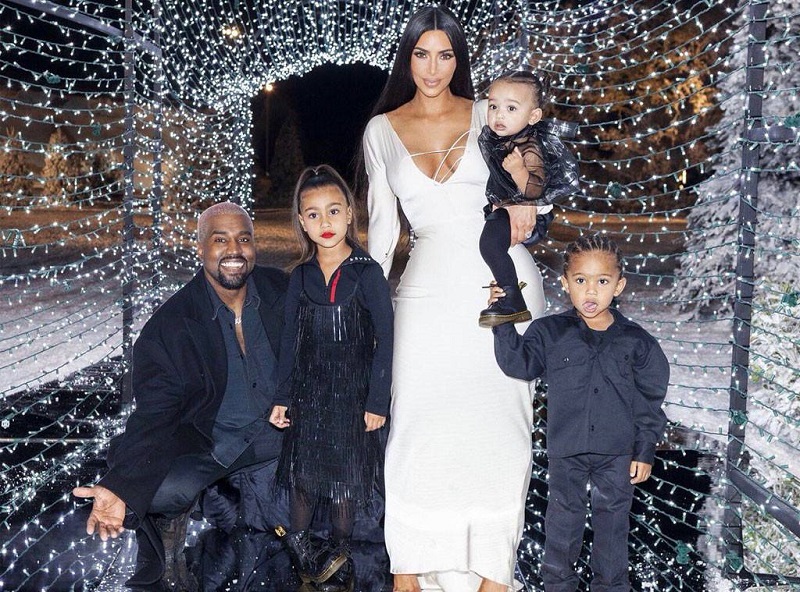 Kim Kardashian shkon te fallxhorja, ajo që i tha për djalin e ka shokuar