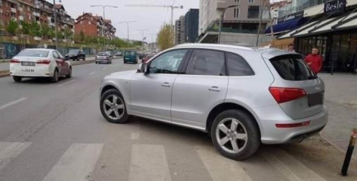 Diplomati i saj parkoi veturën gabimisht në Prishtinë, reagon Ministria e Jashtme e Zvicrës