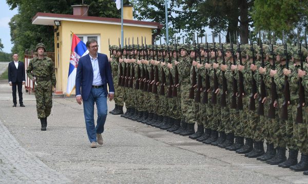 Ushtria e Serbisë: Nuk e rrëzojmë Vuçiqin, kemi paralajmërim për NATO-në