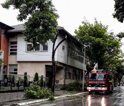 Regjistrohen dëmet e para nga shiu dhe era në Pejë