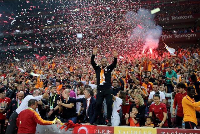 Festa në Stamboll nga tifozët e Galatasarayt (FOTO)