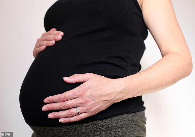 Shkencëtarët rekrutojnë shtatzëna që përdorin marihuanë për t’i analizuar, studimi nxit debat