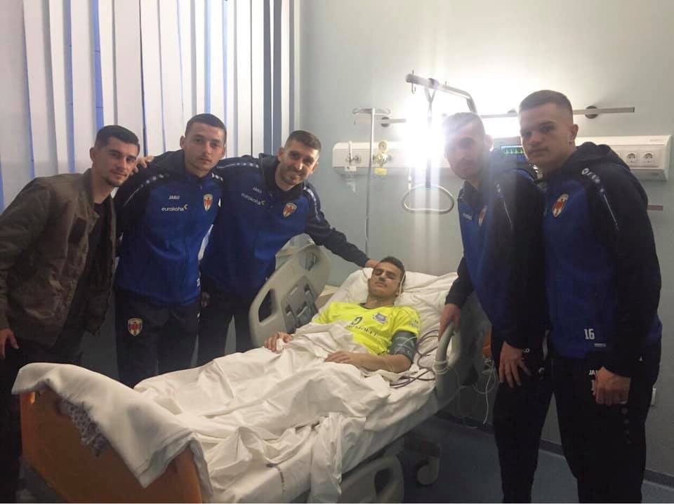 Futbollistët e Prishtinës e vizitojnë në spital Veliun