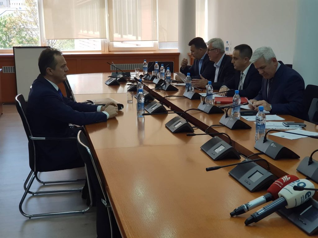 Maxhuni kërkon që për rastin e gylenistëve të intervistohet pa praninë e mediave