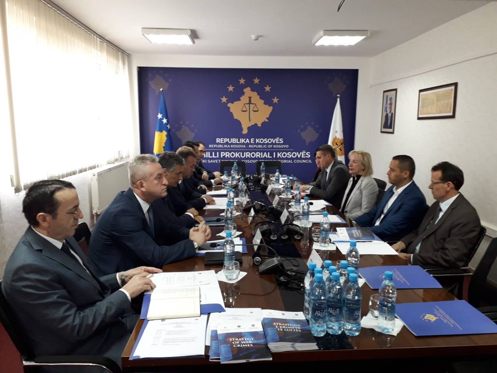Mblidhen krerët e drejtësisë, diskutojnë për themelim e Task Forcës për krime lufte