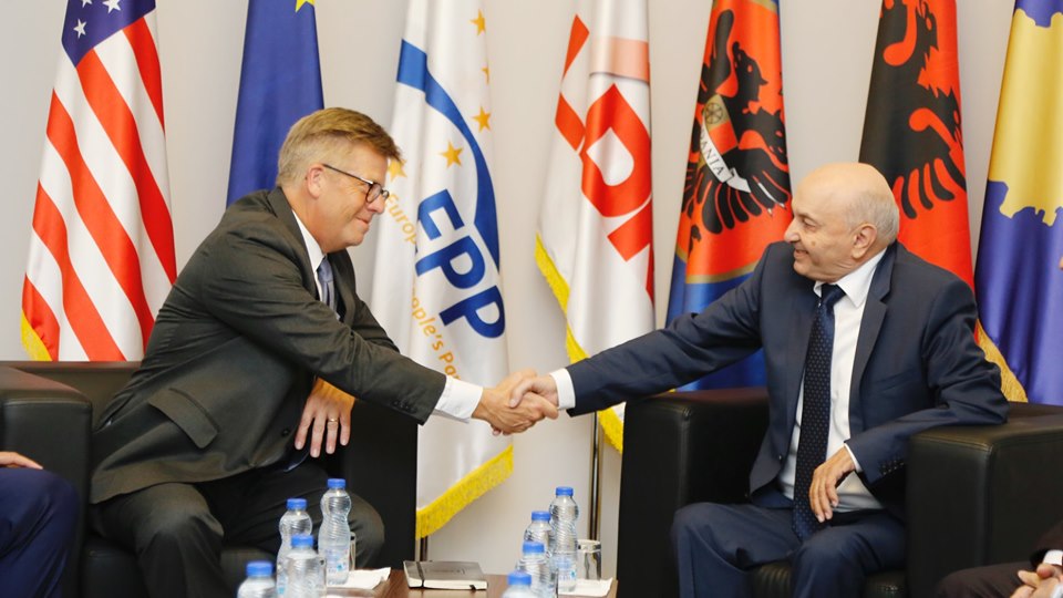 Mustafa takon kongresmenin Hultgren, diskutojnë për zhvillimet në vend