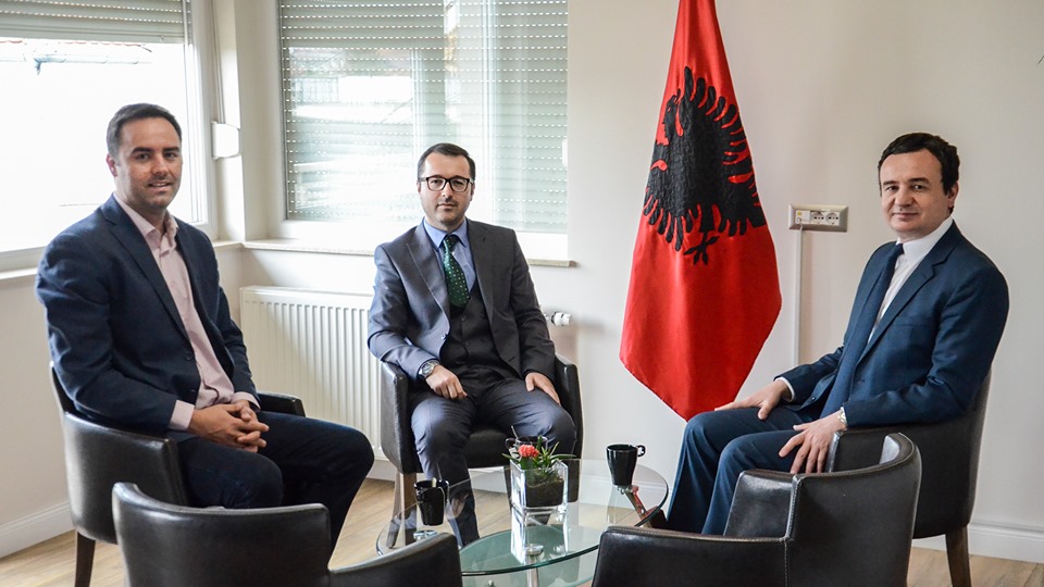 Analisti Donik Sallova i bashkohet Vetëvendosjes