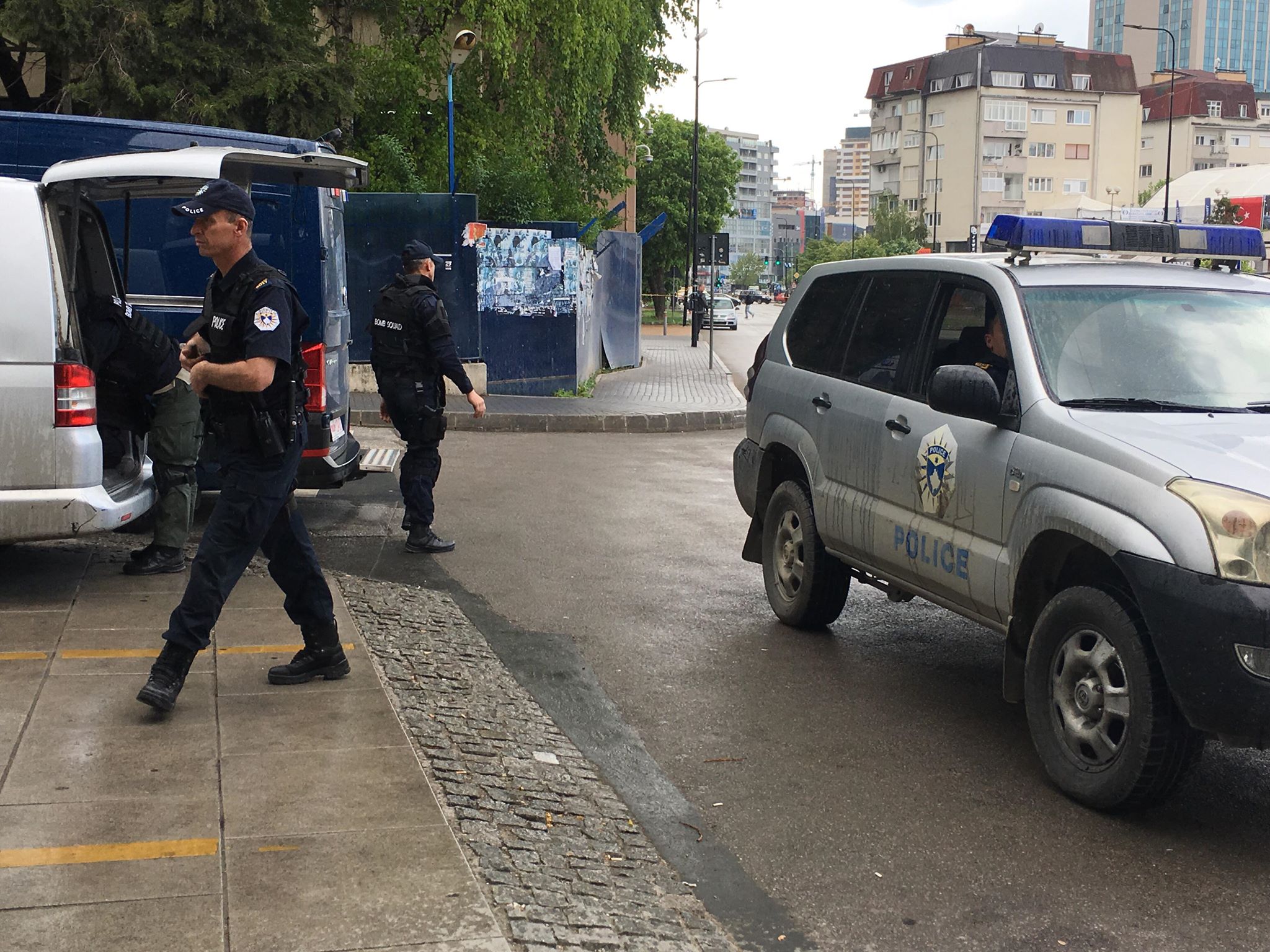 Pas më shumë se katër orësh, përfundojnë kontrollet për bombë në Prishtinë