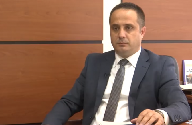 Selmanaj: Ish-shefi i AKI-së s’pranoi të dëshmojë, përdori lojën e njëjtë si Thaçi