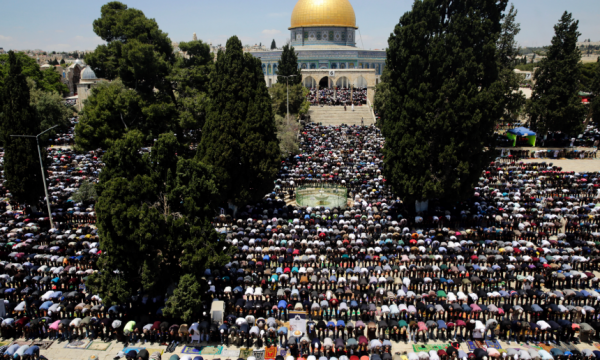 Myslimanët falen në Jeruzalem për herë të parë këtë Ramazan