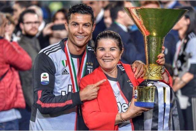 Rrëfim emocional i Ronaldos për nënën e tij