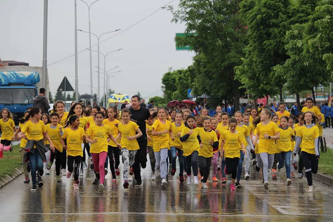 Shënimi i Ditës Olimpike 2019 në Gjakovë, ku morën pjesë qindra fëmijë të lindur në vitin e Pavarësë