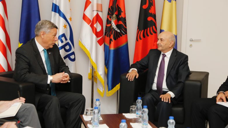 Mustafa në takim me ambasadorin Kosnett, flasin për korrupsionin e lartë në vend