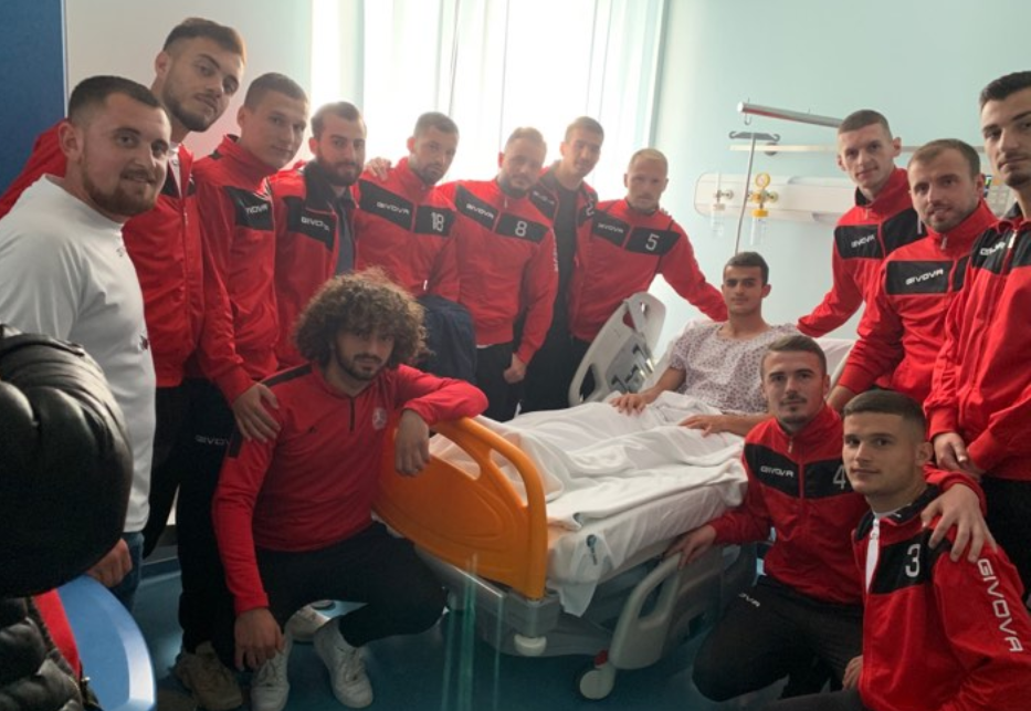 Skuadra e Ligës së Parë,  viziton Veliun në spital