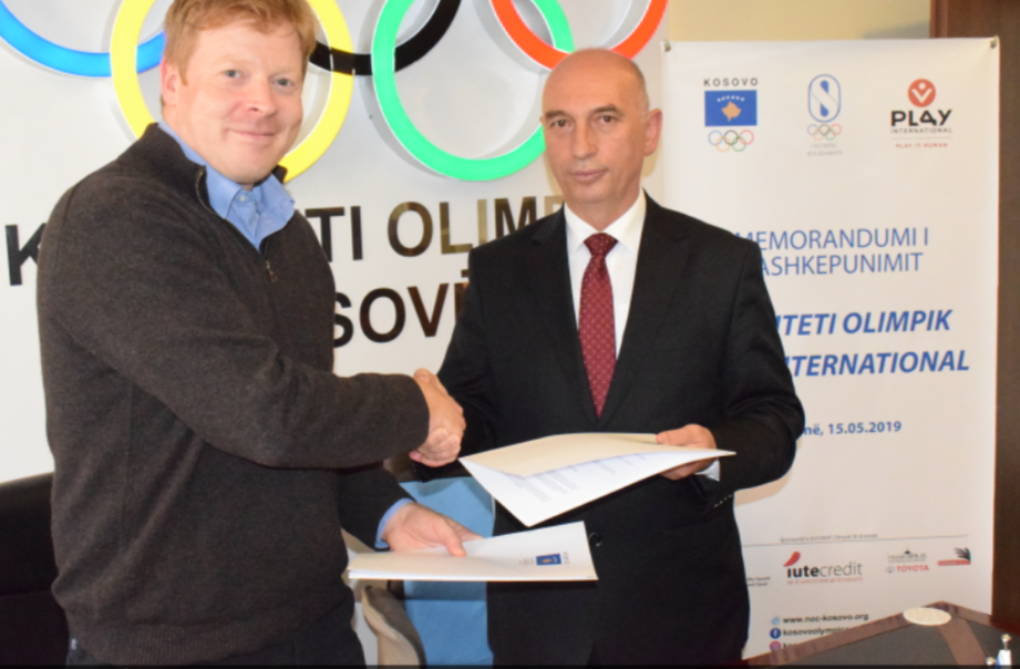 KOK nënshkruan memorandum bashkëpunimi me Play International Kosova