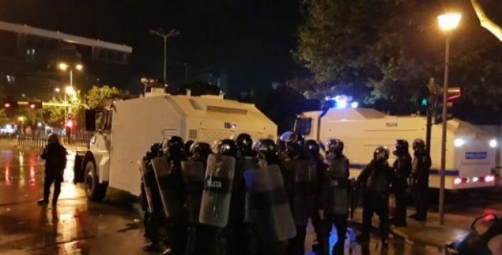 13 të plagosur në protestë në Tiranë