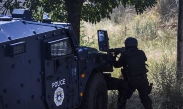 Pamje nga momenti i të shtënave me armë në veri të Mitrovicës