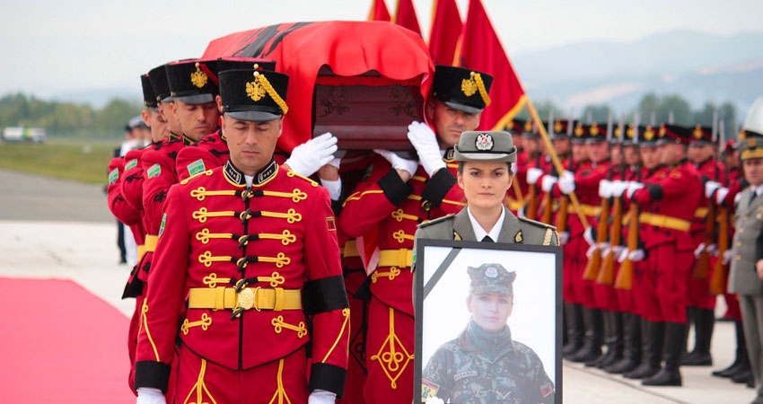 Nesër i jepet lamtumira ushtares shqiptare, që humbi jetën në Letoni