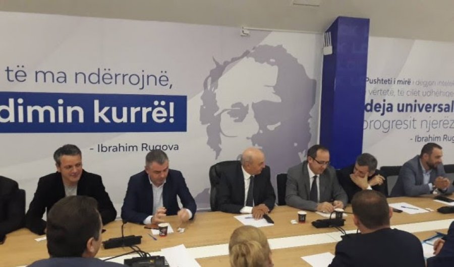 Mustafa mbledh deputetët e LDK-së për rrëzimin e Qeverisë