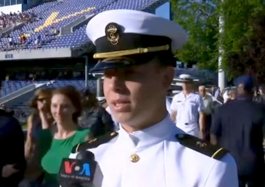 Një oficer shqiptar diplomohet në Akademinë e Marinës Amerikane