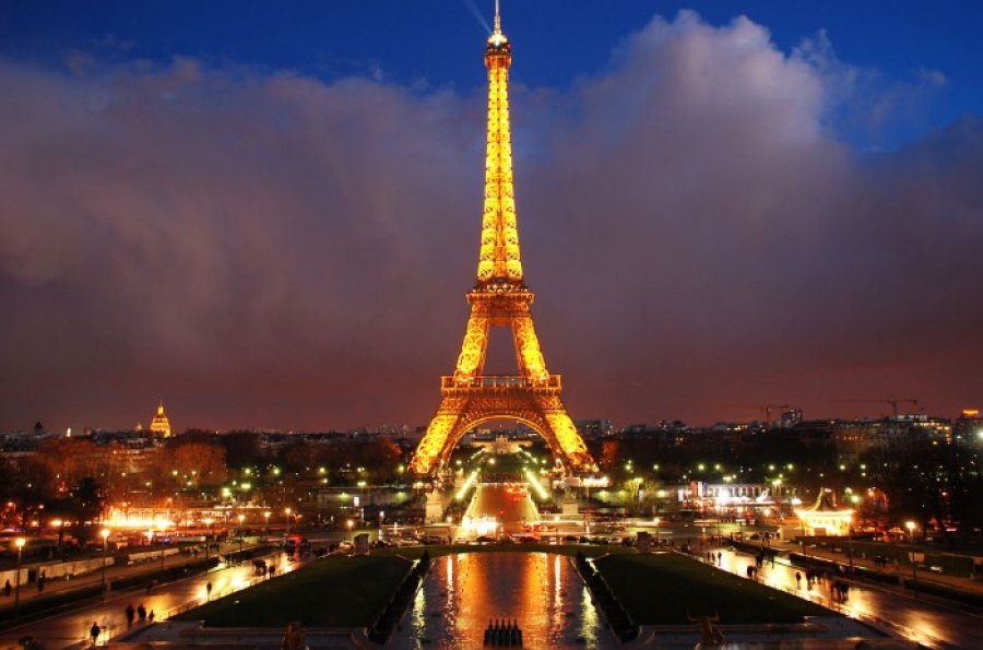Evakuohet Kulla Eiffel, një alpinist i paidentifikuar ngjitet deri në gjysmë të ndërtesës