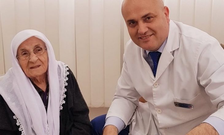 Pacientja 106 vjeçe nga Opoja “befason” doktorin Haxhi Avdyli me ankesën e saj