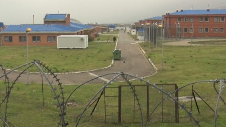 Publikohen pamjet: I arratisuri nga Burgu i Dubravës duke tentuar vjedhjen e një veture