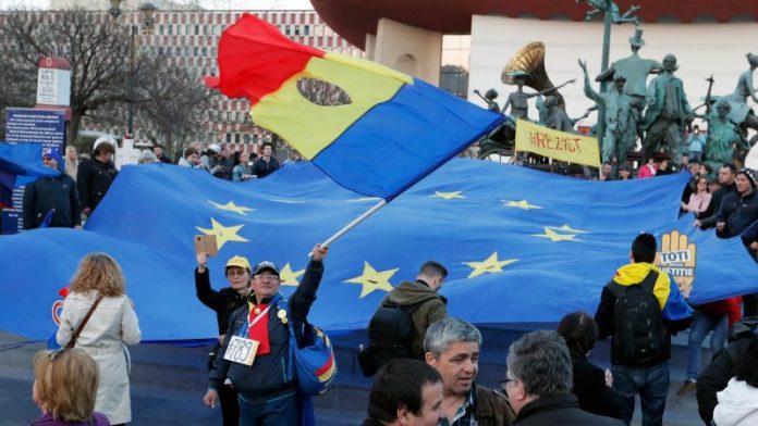 Rumunët referendum kundër korrupsionit