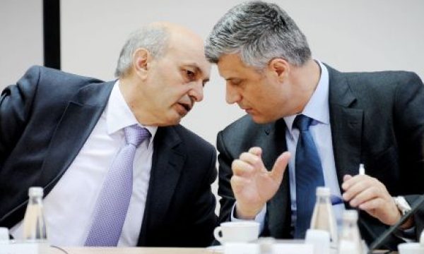 ‘Pse Isa Mustafa s’po e përmend Hashim Thaçin për shkelje të Kushtetutës’