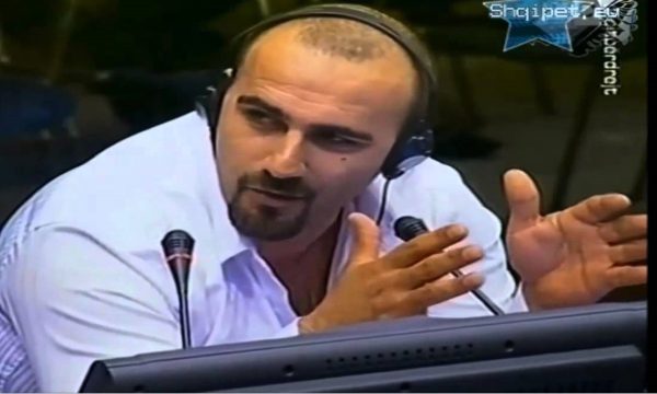 Dërgohet në mbajtje për 48 orë i mbijetuari i masakrës së Dubravës i cili u largua me forcë nga tubimi