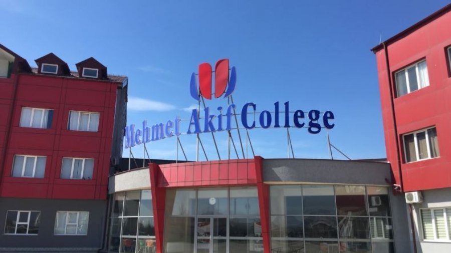 Nxënësit e Mehmet Akif që do të përfaqësojnë Kosovën në Angli besojnë se do të arrijnë sukses