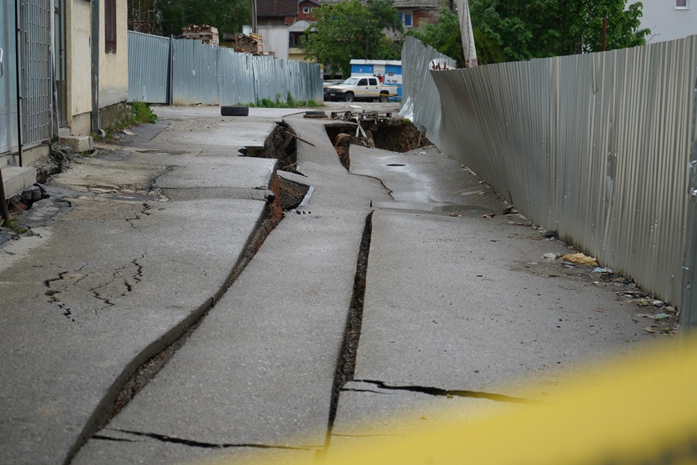 Ky është versioni i kompanisë ndërtimore për shembjen e dheut në Prishtinë