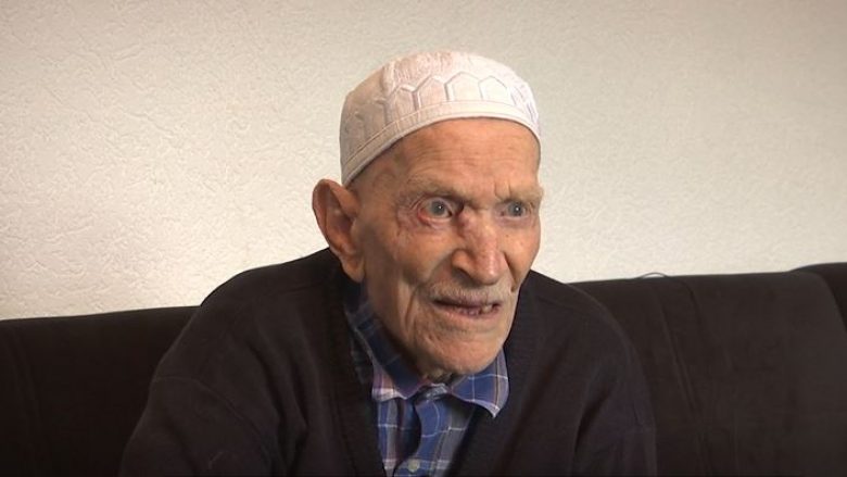 Ky është 105 vjeçari nga Vitia që ka agjëruar 96 Ramazana (Video)